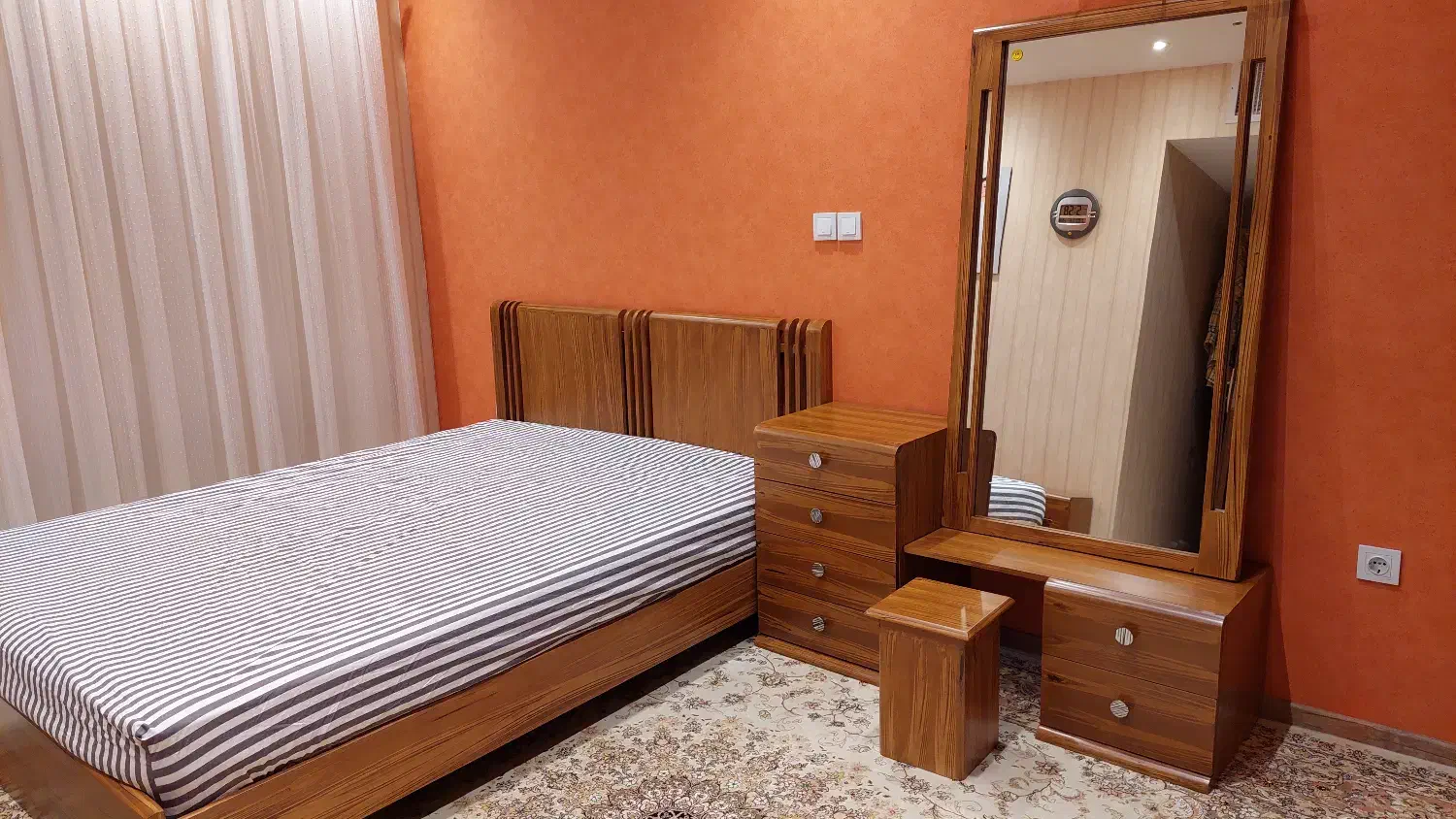 سرویس خواب چوبی 160*200|تخت و سرویس خواب|شیراز, مبعث|دیوار