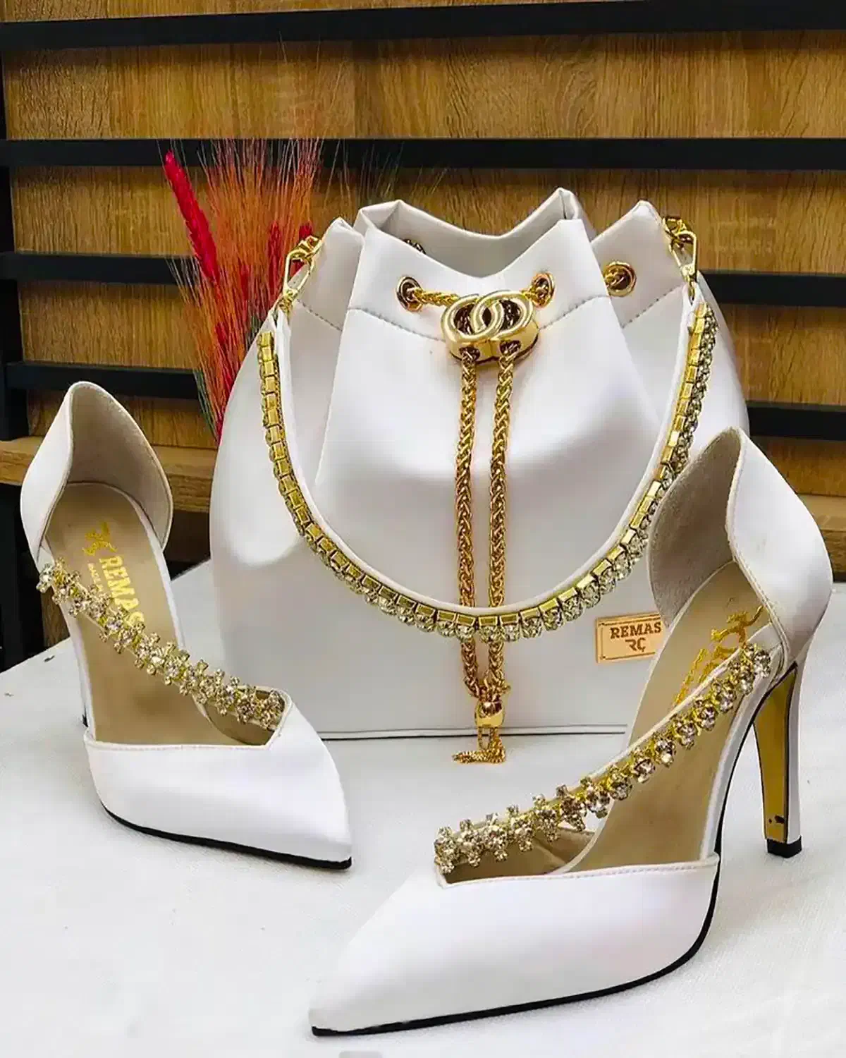 فروشنده ماهر خانم-  گالری کیف وکفش - محدوده آبرسان|استخدام بازاریابی و فروش|تبریز, |دیوار