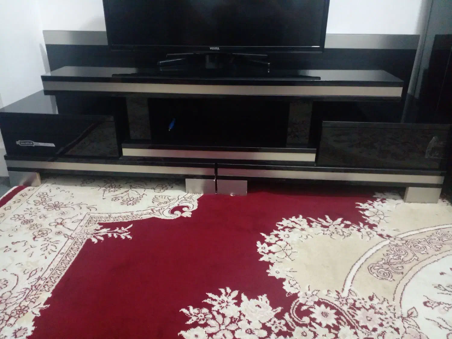 میز تلویزیون کاملا سالم و بدونه ایراد و شکستگی|میز تلویزیون|ارومیه, |دیوار