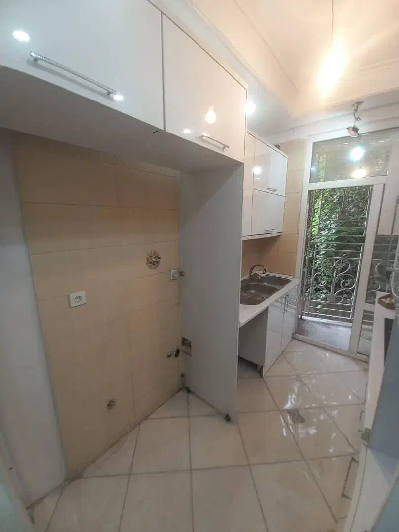 ۶۲متر آسانسور و انباری و بالکن رهن کامل