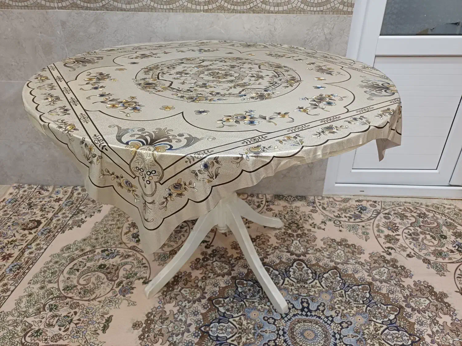 میز نهار خوری بدون صندلی|میز و صندلی غذاخوری|قم, مسجد امام حسن|دیوار