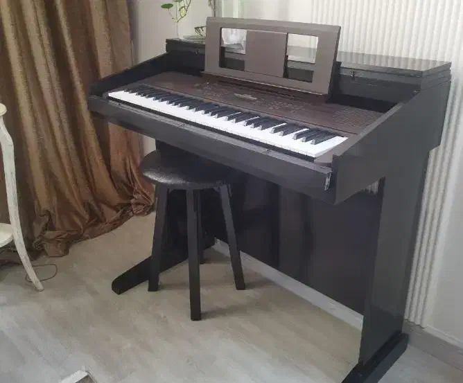پیانو کیبورد یاماها اصلی|پیانو، کیبورد، آکاردئون|اصفهان, خانه اصفهان|دیوار