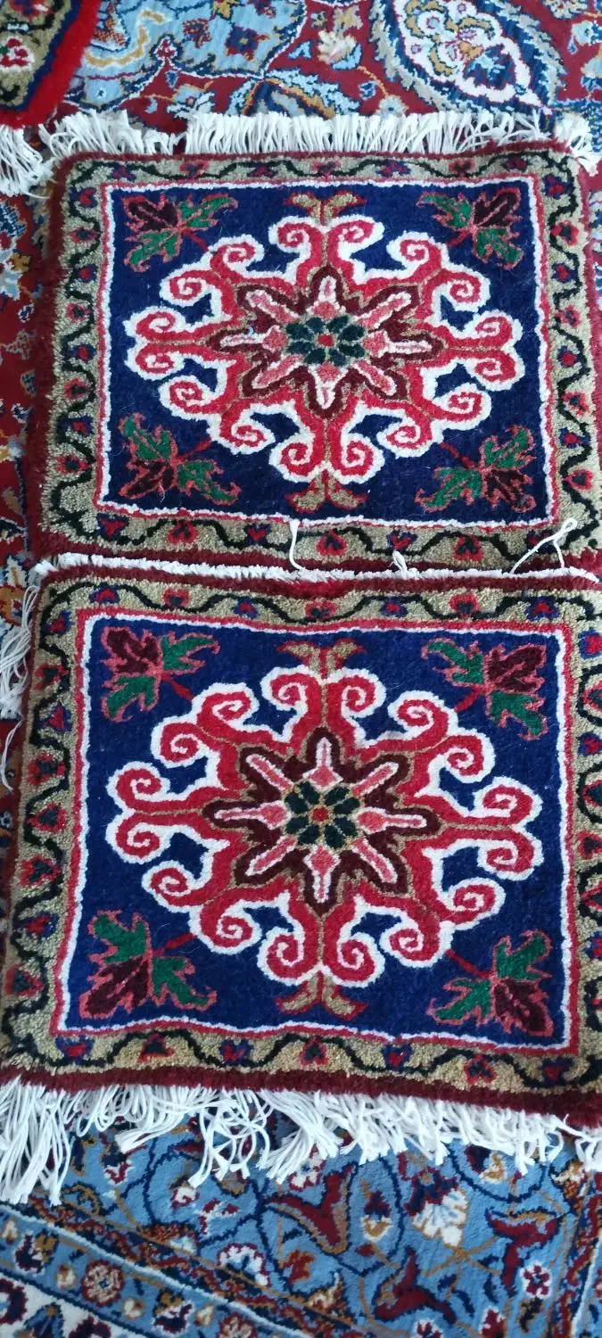 فرش دستبافت هریس روی صندلی ماشین|پادری|تبریز, |دیوار