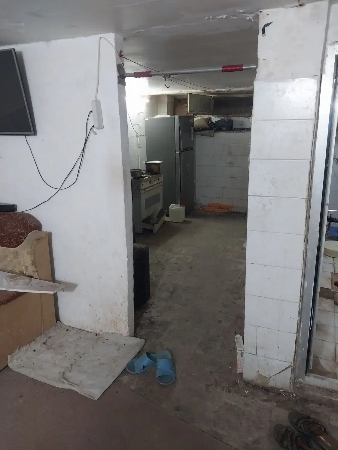 فروش زیرزمین|فروش آپارتمان|قم, دروازه چوبی|دیوار