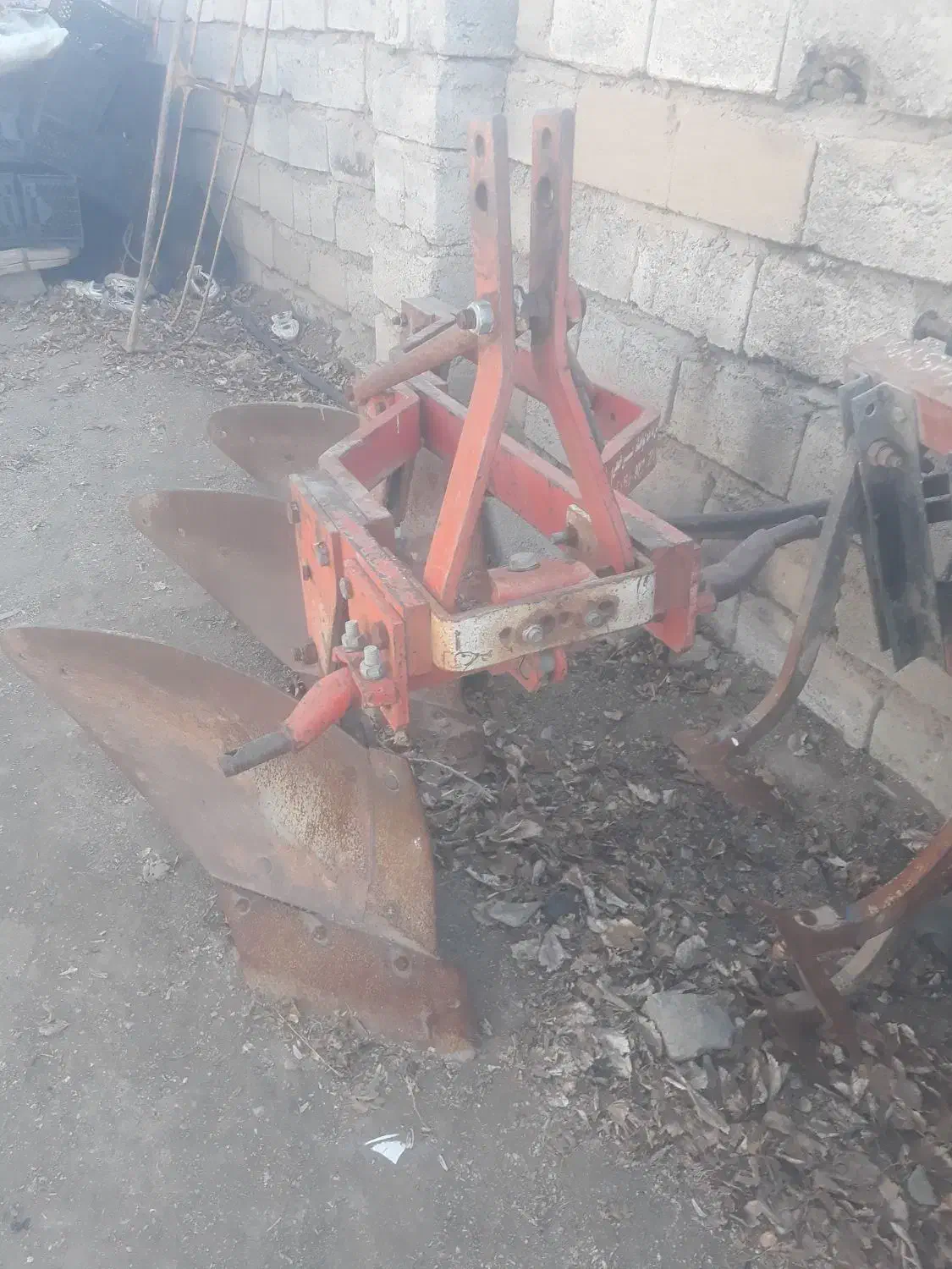 گاو اهن|ماشین‌آلات صنعتی|انزل, |دیوار