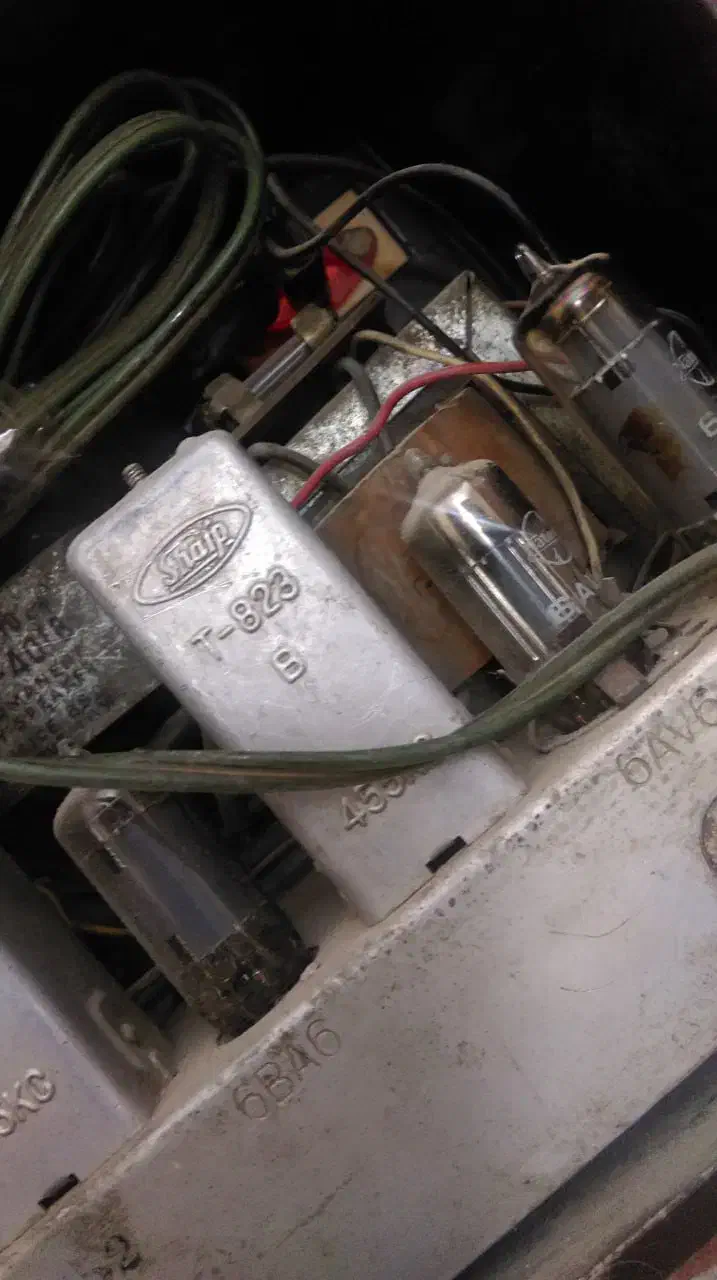 رادیو قدیمی|کلکسیون اشیاء عتیقه|تربتحیدریه, داروپخش|دیوار