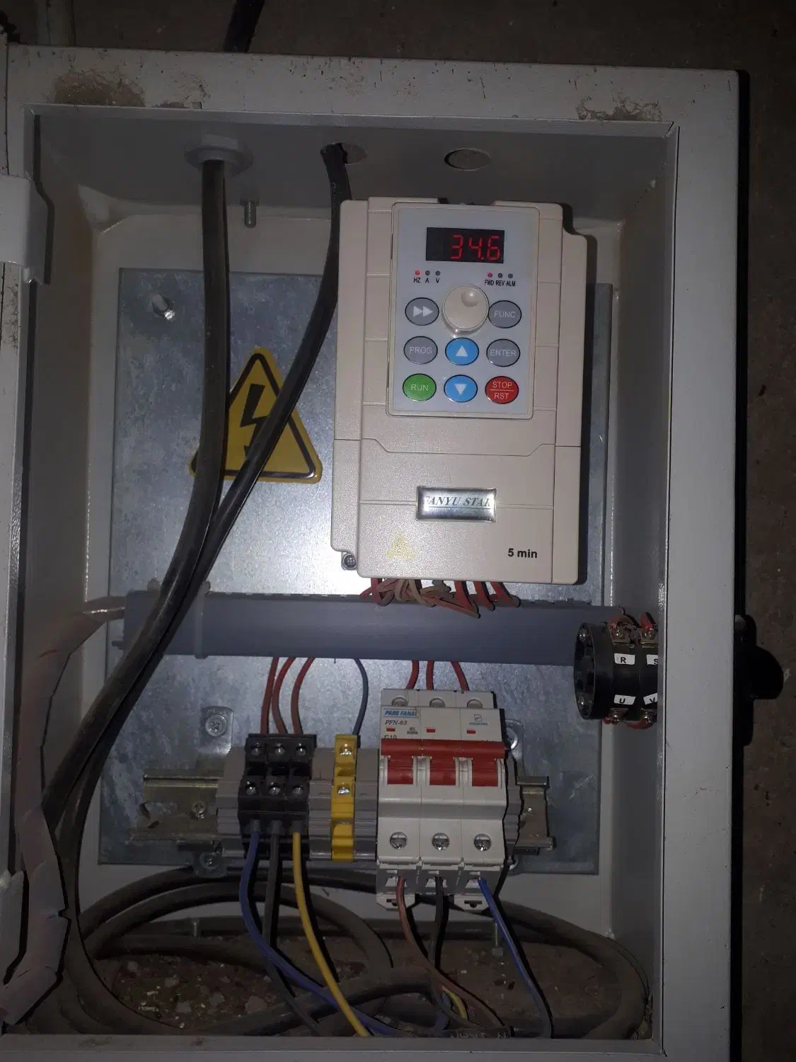 برق صنعتی تابلو برق|خدمات پیشه و مهارت|پیشوا, |دیوار