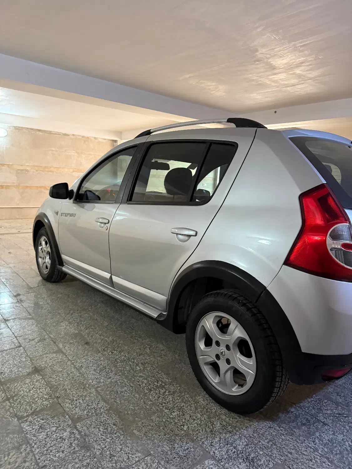 رنو ساندرو اتومات مدل ۱۳۹۵ با لوازم کامل استپ وی|خودرو سواری و وانت|گرگان, |دیوار