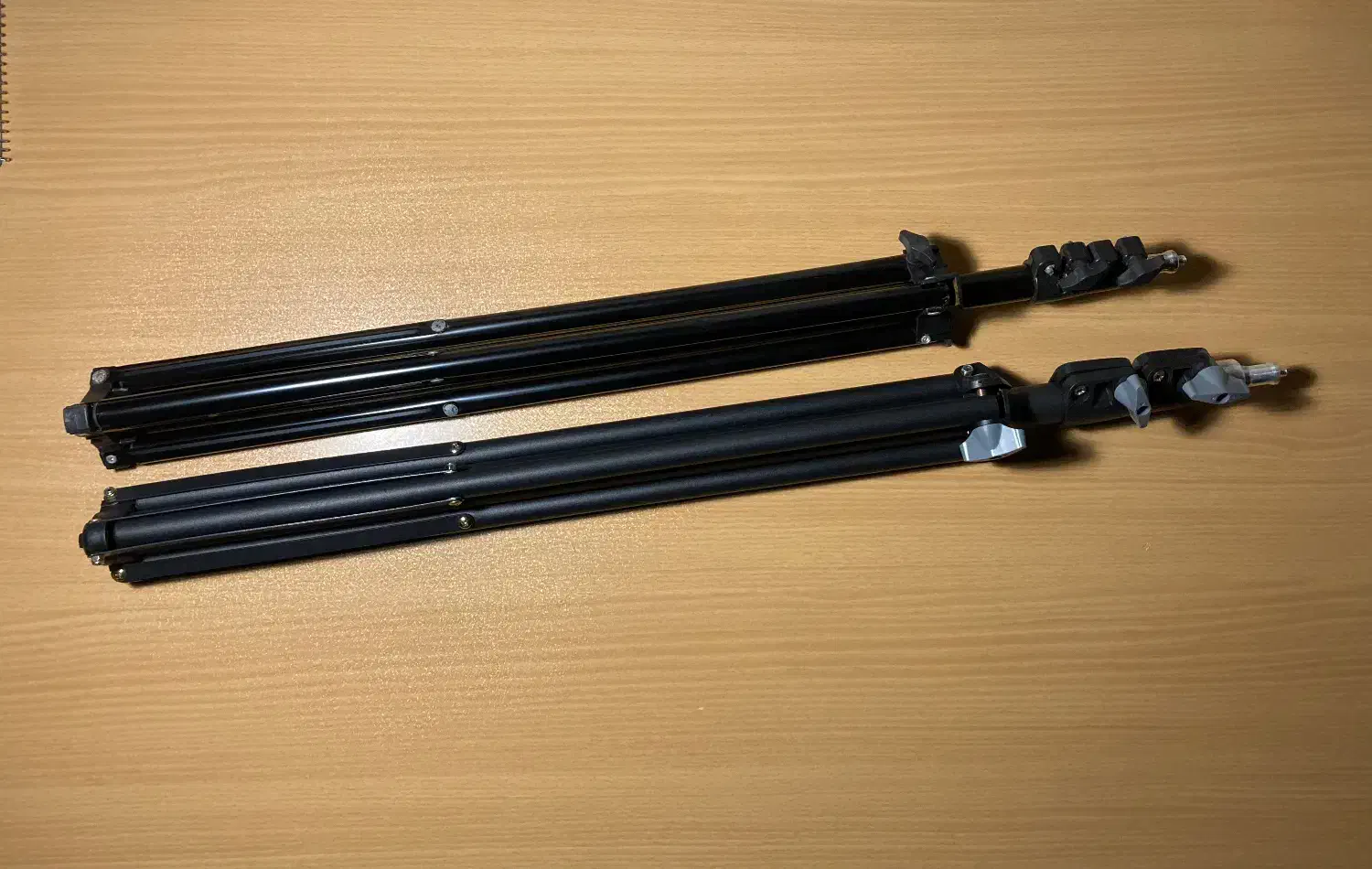 دوعدد سه پایه نور نو|دوربین عکاسی و فیلم‌برداری|اصفهان, گلزار|دیوار