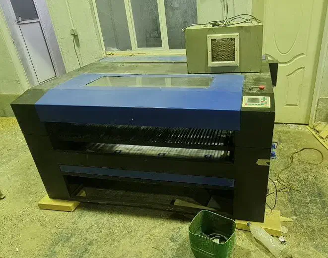 فروش دستگاه لبه چسبان کارگاهی و لیزر غیر فلزات|ماشینآلات صنعتی|ملایر, |دیوار