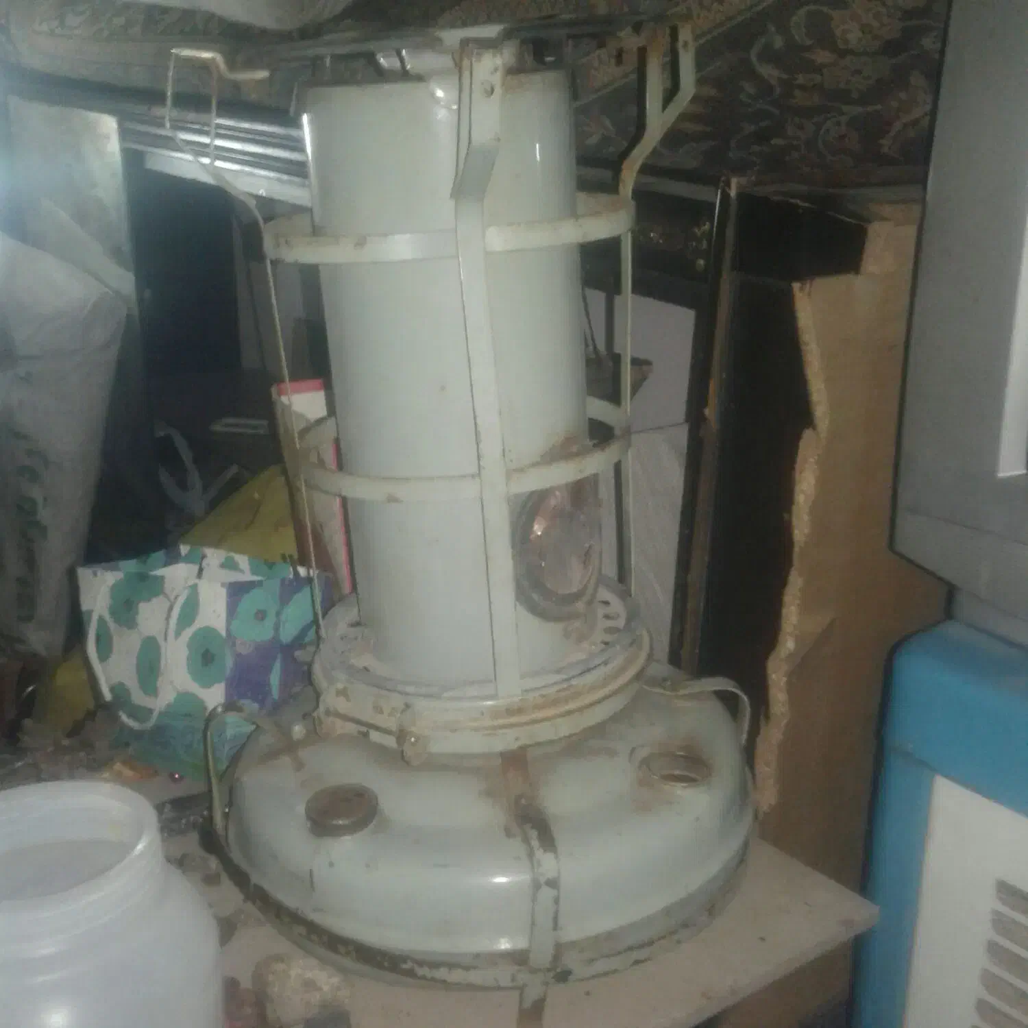 چراغ زنبوری قدیمی|کلکسیون اشیاء عتیقه|قیدار, |دیوار