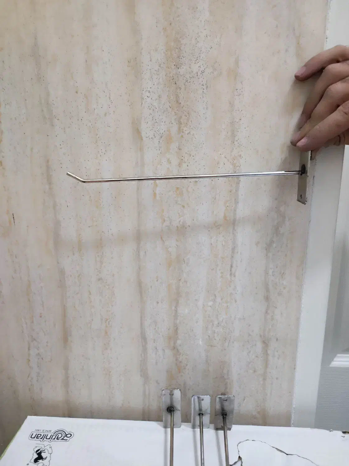 تیله آویز|بندرخت و رخت‌آویز|سنندج, |دیوار