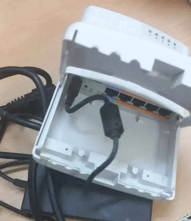 روتر میکروتیک PowerBox و سوییچ ۲۴ پورت سیسکو|مودم و تجهیزات شبکه|قم, الغدیر|دیوار