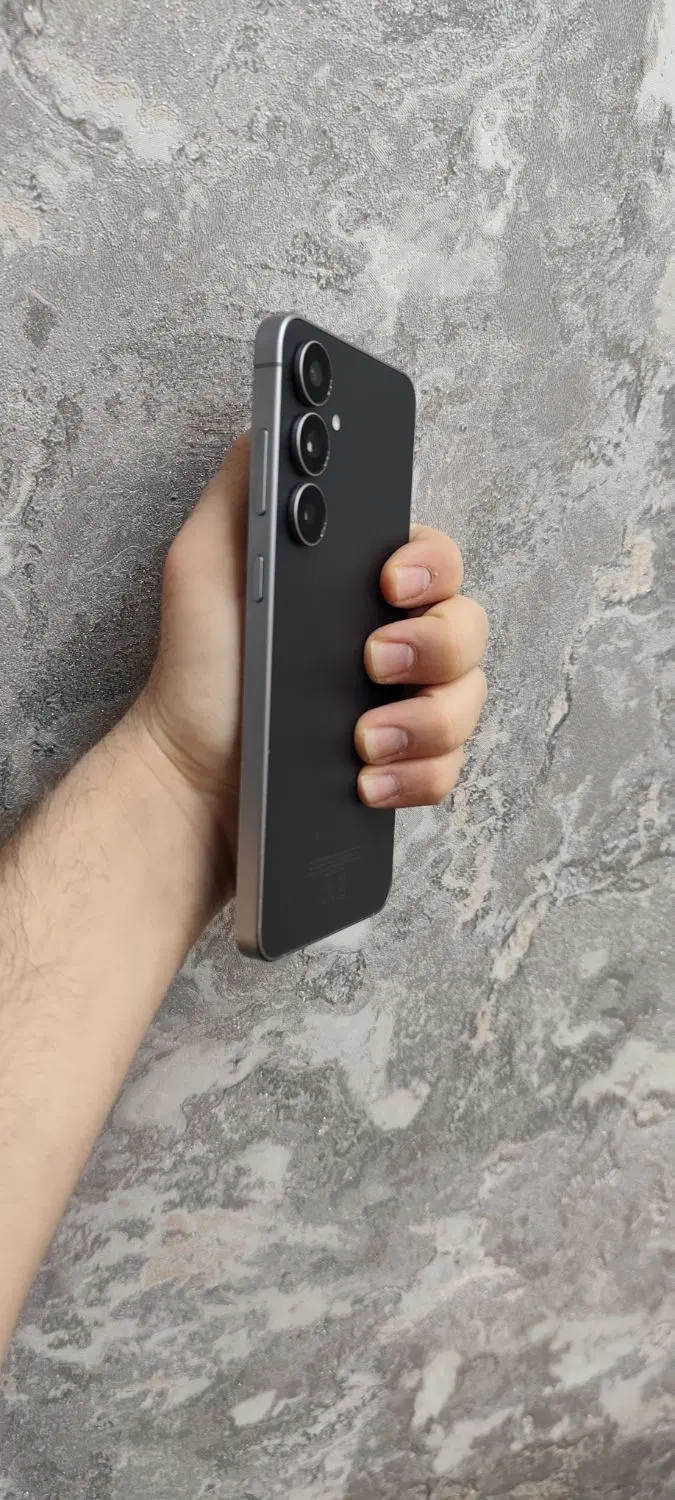 S25.  fe|موبایل|خمینی‌شهر, |دیوار