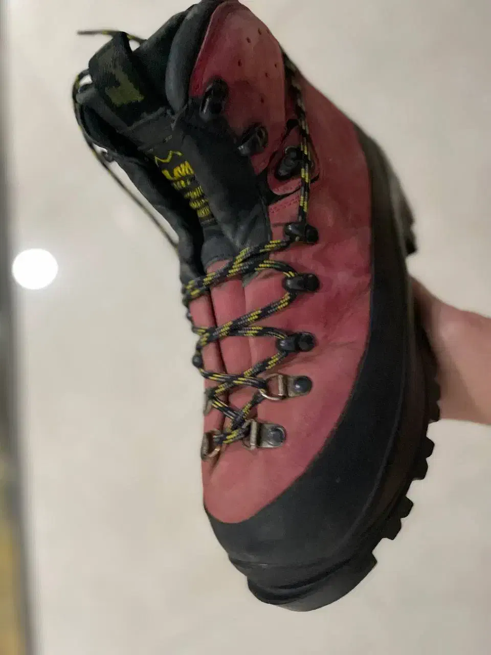 بوت کوهنوردی سایز ۴۱|کوهنوردی و کمپینگ|رشت, چمارسرا|دیوار