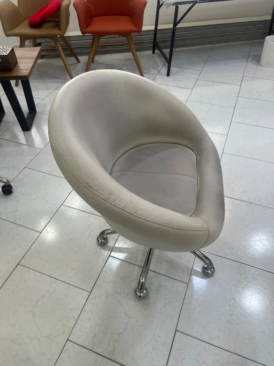 وسایل آرایشگاهی|آرایشگاه و سالن‌های زیبایی|رشت, گلسار|دیوار