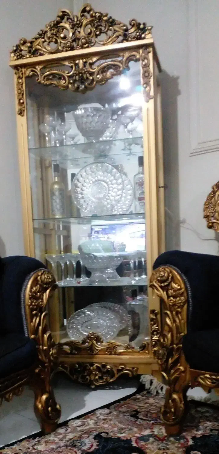 ویترین چوبی طلایی سه طبقه در حد نو|بوفه، ویترین، کنسول|تهران, شکوفه|دیوار