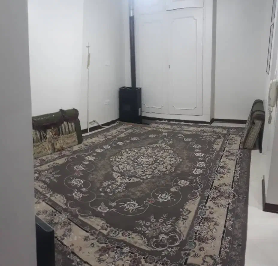 ۵۰ متر تکواحدی ۲ دقیقه پیاده  تا مترو.در حال تخلیه