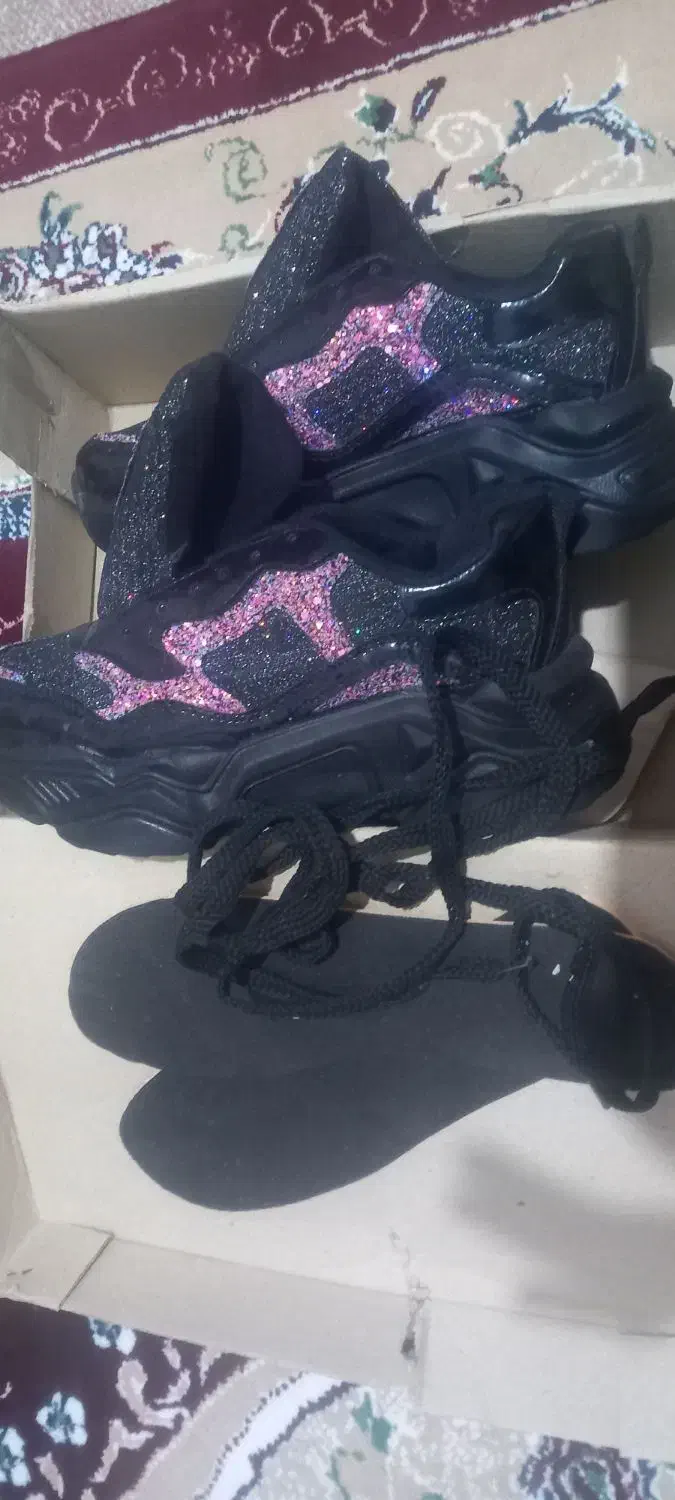 کفش فقط ۱۰۰تومن|کیف، کفش، کمربند|لیسار, |دیوار