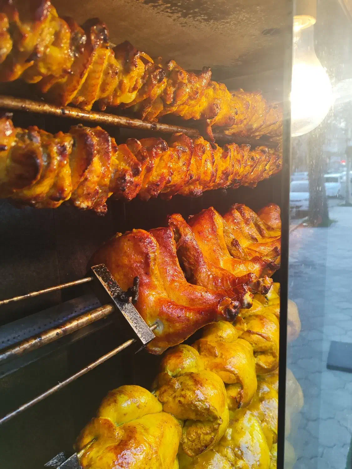 نیاز به یک نیروی کار|استخدام خدمات فروشگاه و رستوران|لاهیجان, کوی خزر|دیوار