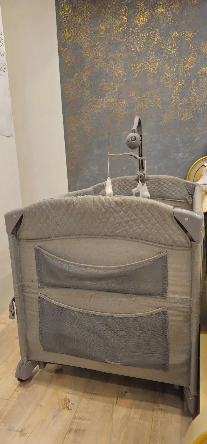 تخت نوزاد|تخت و صندلی بچه|شیراز, میرزاکوچک خان|دیوار