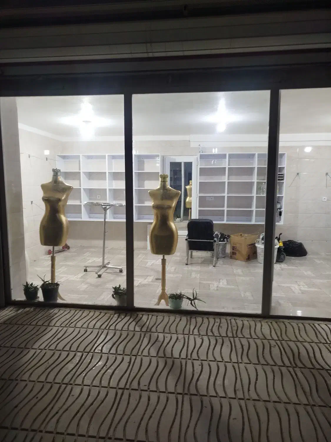 اجاره مغازه یا فروش وسایل|اجارهٔ مغازه و غرفه|دهگلان, |دیوار