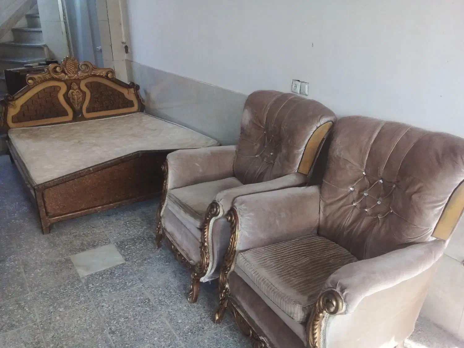 تخت ۲ نفره چوبی بهمراه ۲ عدد مبل|تخت و سرویس خواب|دابودشت, |دیوار