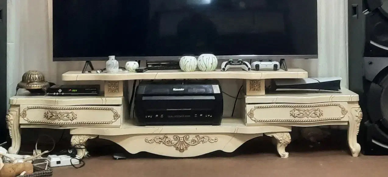 میز تلویزیون|میز تلویزیون|اندیشه, اندیشه فاز ۱|دیوار