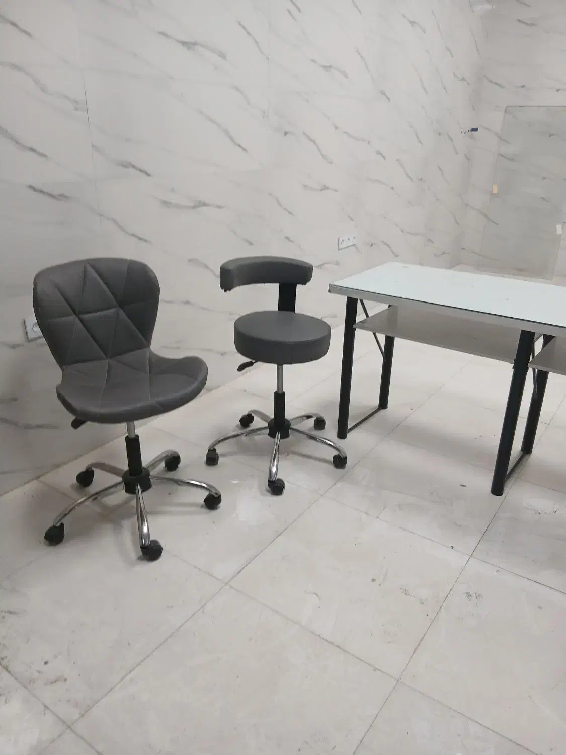 میز و صندلی ناخن کاری|آرایشگاه و سالنهای زیبایی|فردوسیه, |دیوار