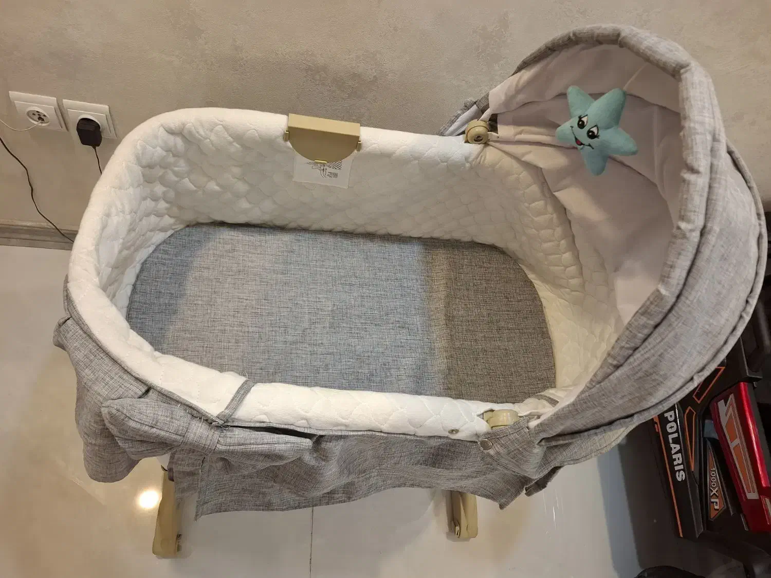 تخت نوزاد|تخت و صندلی بچه|اصفهان, پروین|دیوار