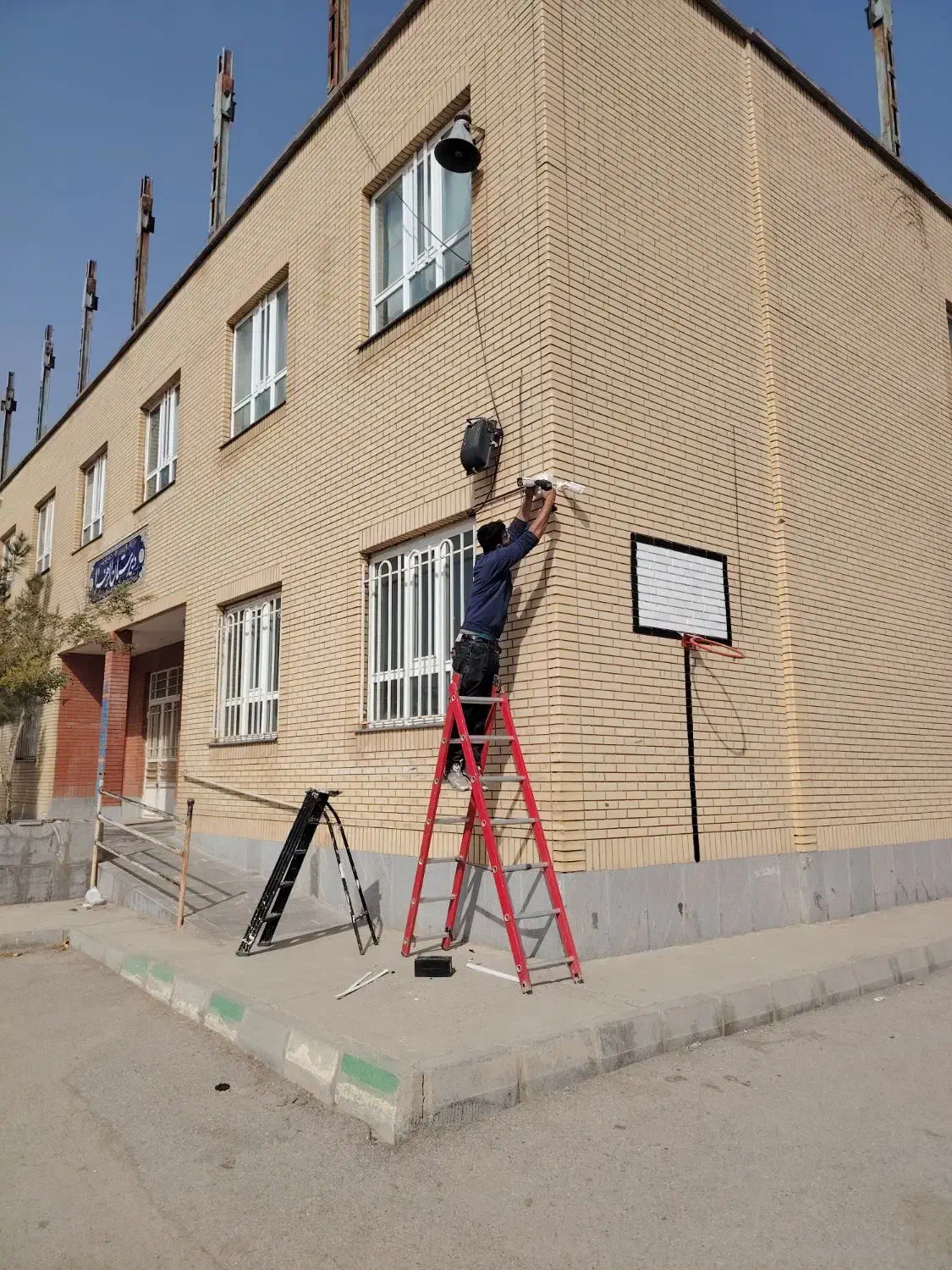 نصب دزدگیر اماکن و دوربین مداربسته وانتقال تصویر|دوربین مداربسته|مشهد, آزادشهر|دیوار