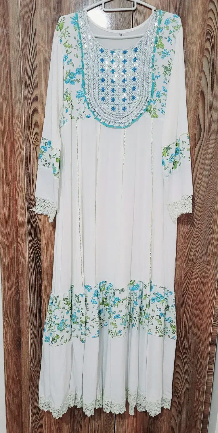 لباس ساحلی|لباس|قشم, |دیوار