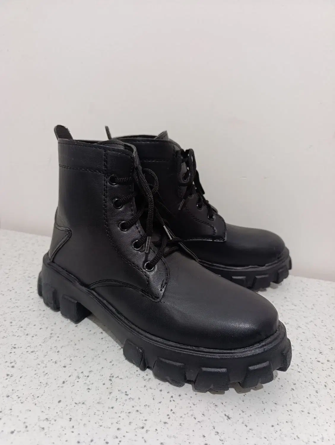 نیم بوت نو سایز 40|کیف، کفش، کمربند|آق قلا, |دیوار