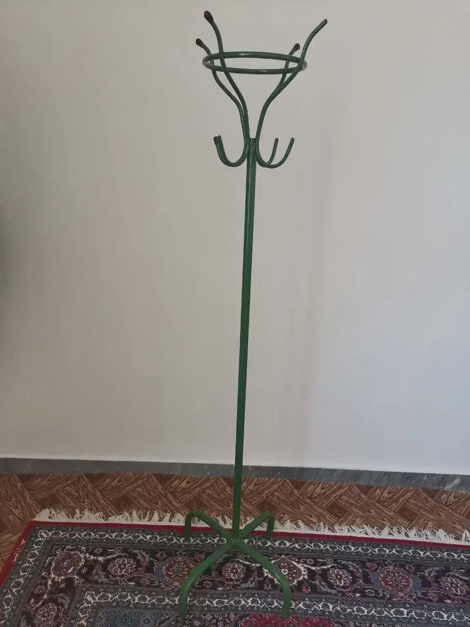 چوب لباسی|بندرخت و رختآویز|شاهین دژ, |دیوار