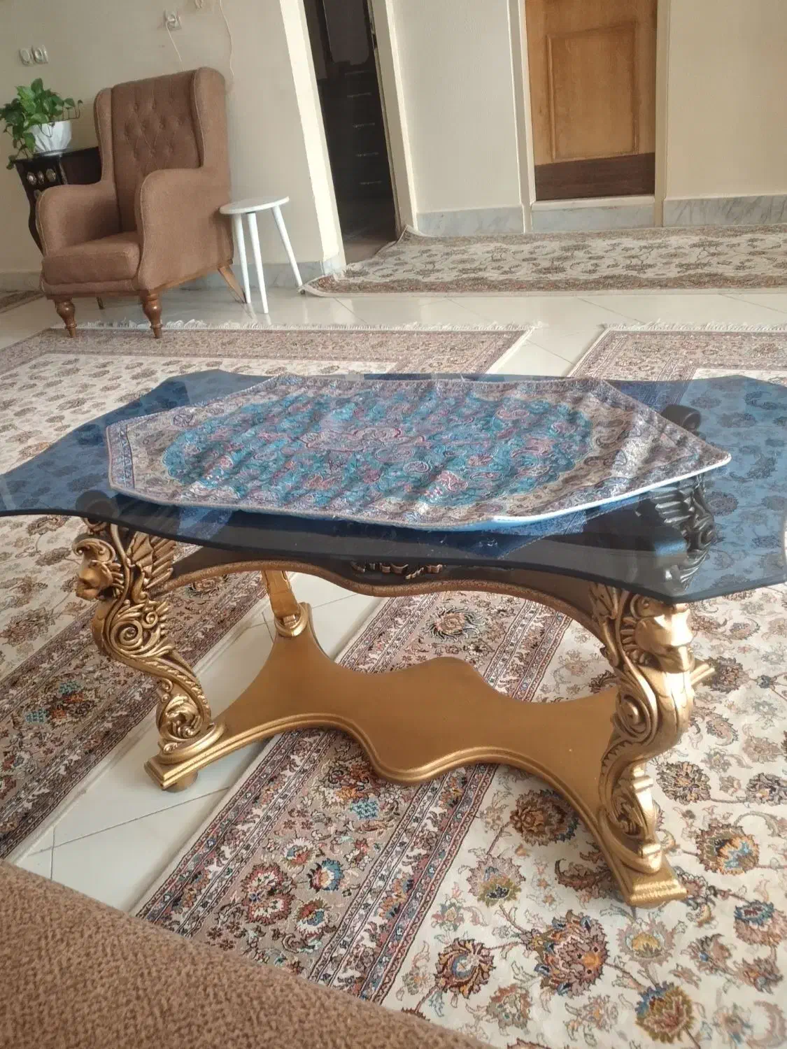 میز مبل به همراه دو عدد عسلی|مبلمان خانگی و میز عسلی|شاهین‌شهر, عطار|دیوار