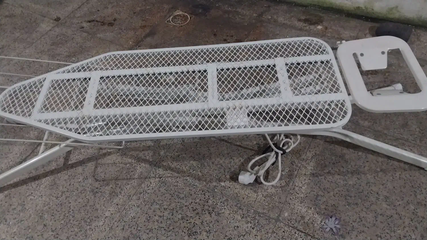 میز اتو پایه دار بلند|اتو و لوازم اتو|رشت, فلسطین|دیوار