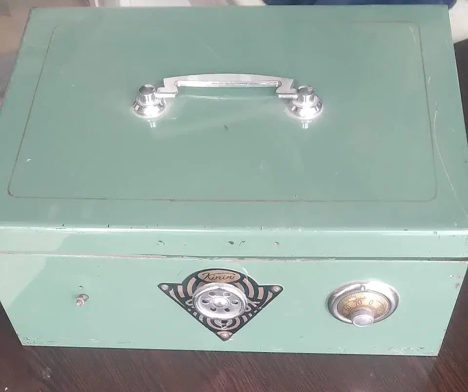 صندوقچه آنتیک قدیمی|کلکسیون اشیاء عتیقه|قروه, |دیوار