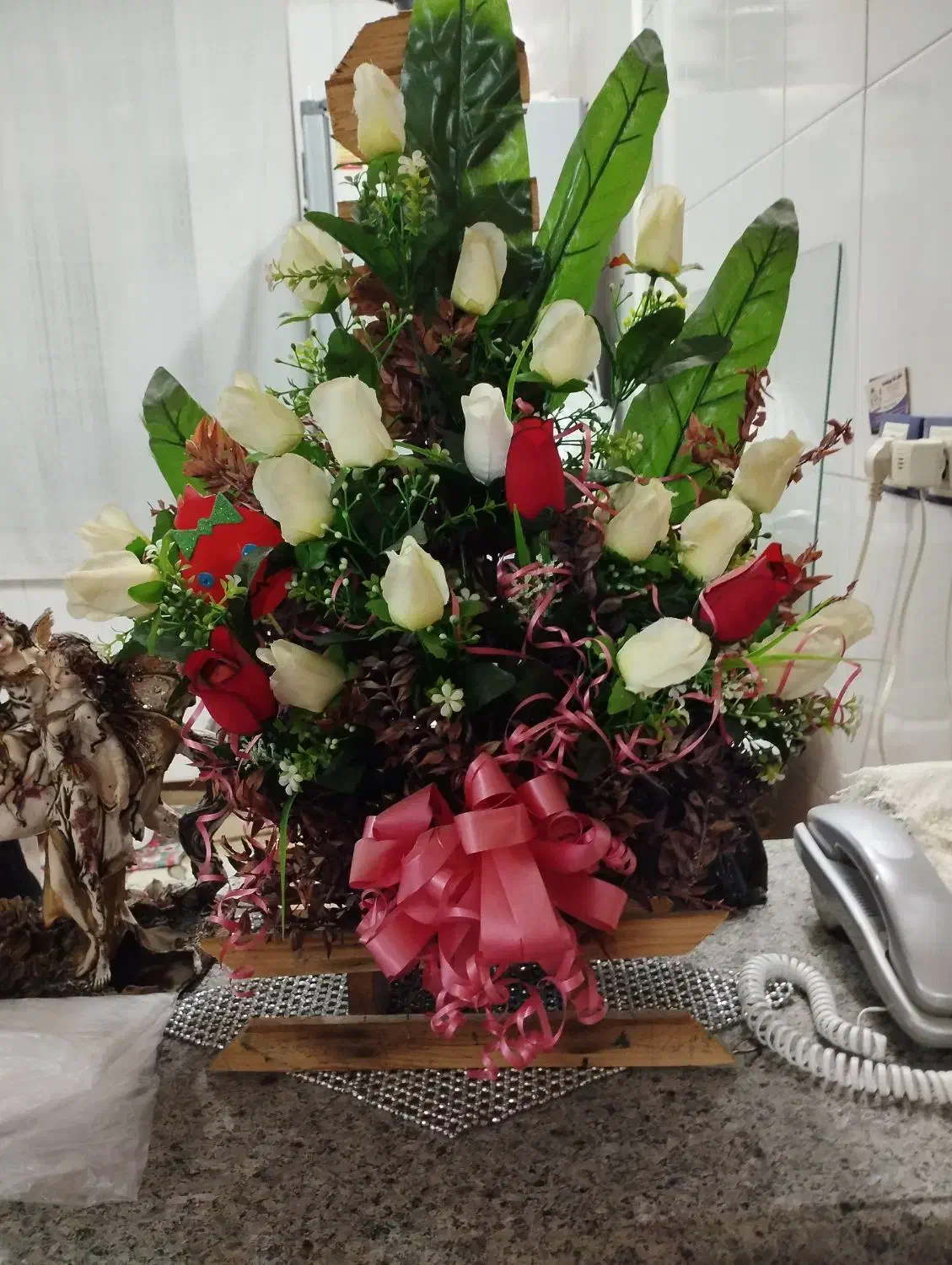 گل زیبا|گل مصنوعی|بروجرد, |دیوار