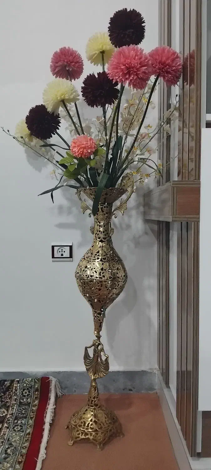 گلدان برجی|گل مصنوعی|قره چای, |دیوار