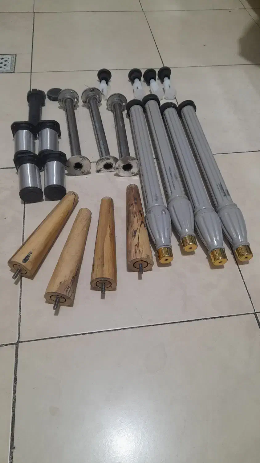 مقداری پایه مبل و عسلی سالم|مبلمان خانگی و میز عسلی|قرچک, پارس سرام|دیوار