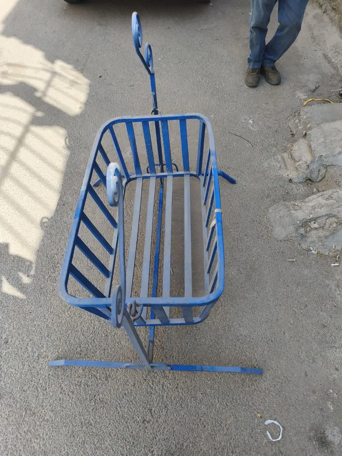 گهواره آهنی|اسباب و اثاث بچه|اصفهان, اطشاران|دیوار