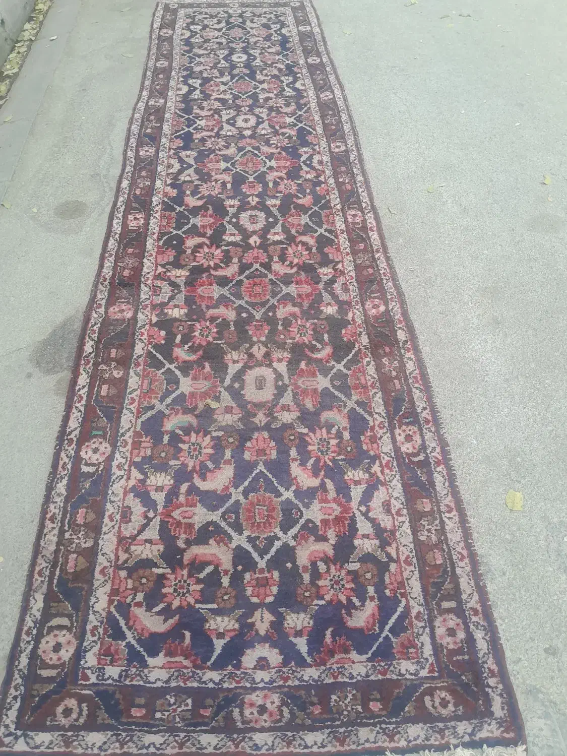 فرشهای کهنه دستبافت شمارامعامله میکنیم|فرش|همدان, |دیوار