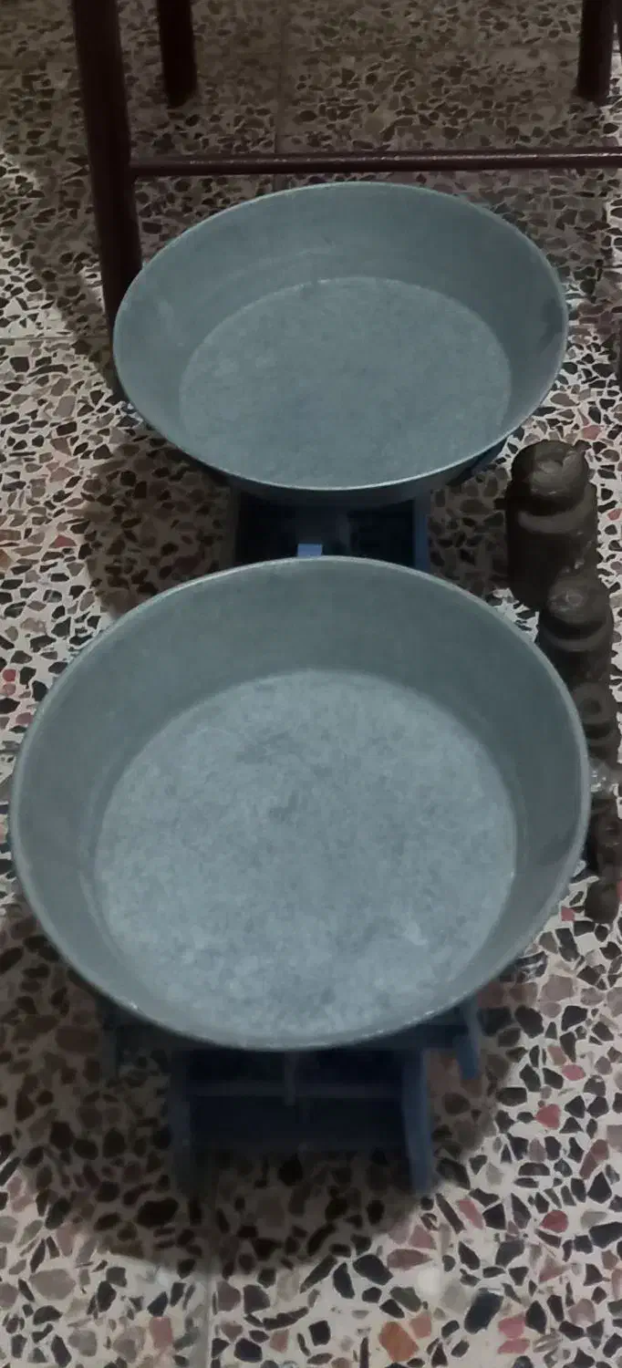 یک عدد ترازو سنگی قدیمی با چهار کیلو سنگ|کلکسیون اشیاء عتیقه|دورود, |دیوار