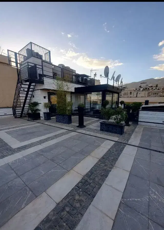 300متر/4خواب/نوسازکلیدنخورد/مشاعات هتلی/تکواحدی