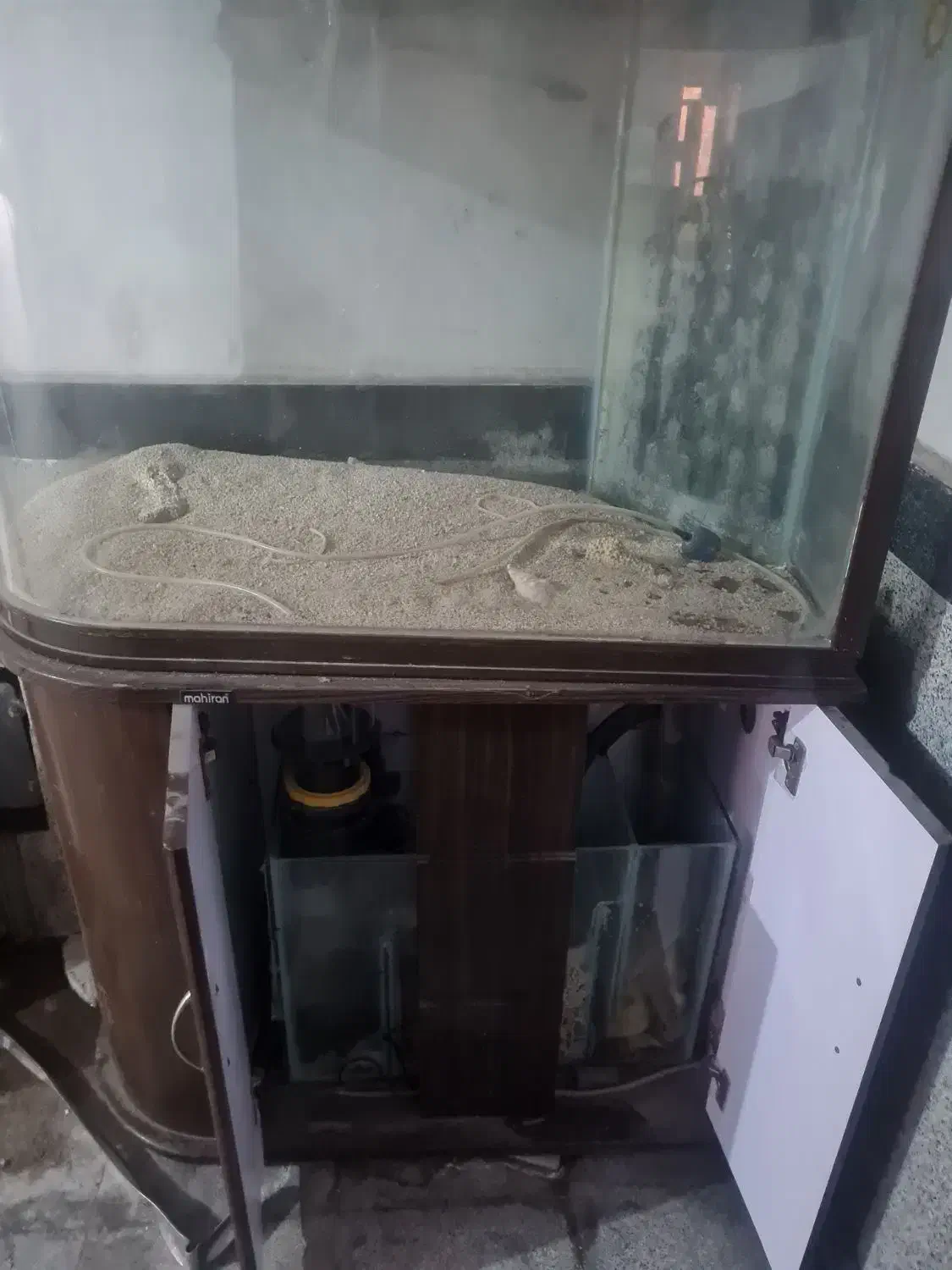 آکواریوم شور با شیشه مخصوص با وسایل خارجی|ماهی|تبریز, |دیوار