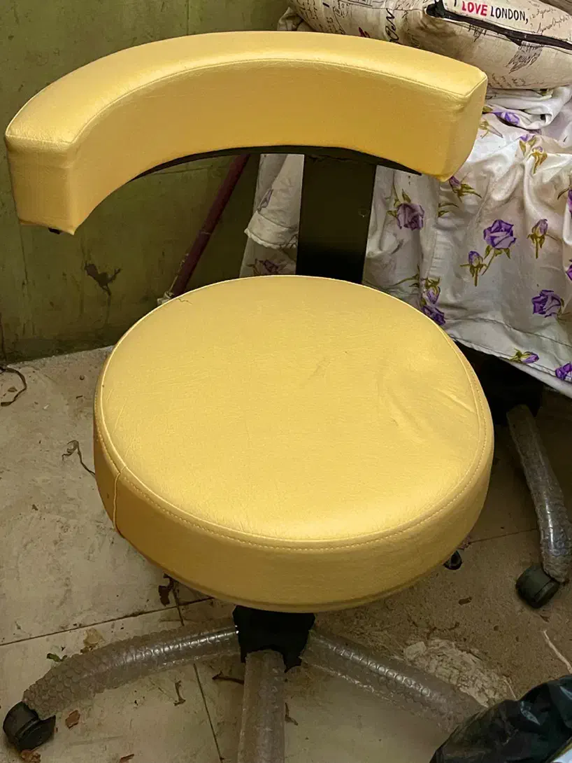 صندلی آرایشگاه در حد نو ۱۵۰۰|آرایشگاه و سالن‌های زیبایی|رشت, انصاری|دیوار