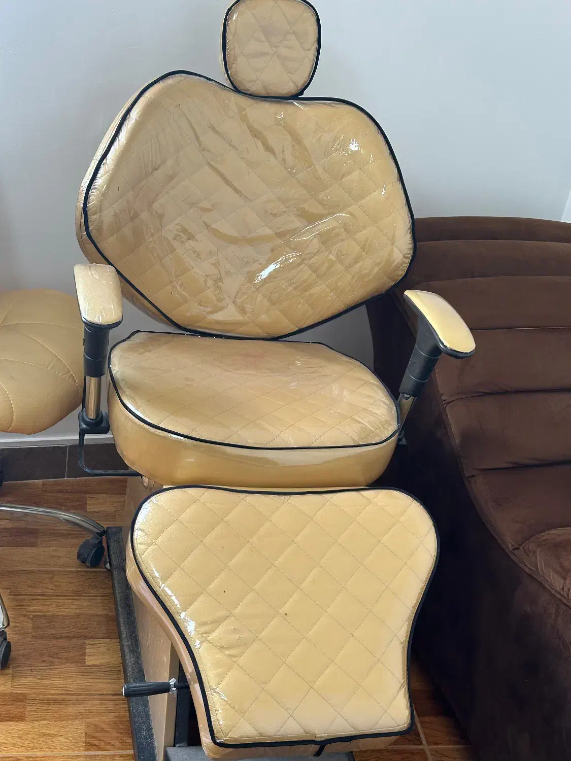 صندلی ارایشگاه|آرایشگاه و سالن‌های زیبایی|لنگرود, |دیوار