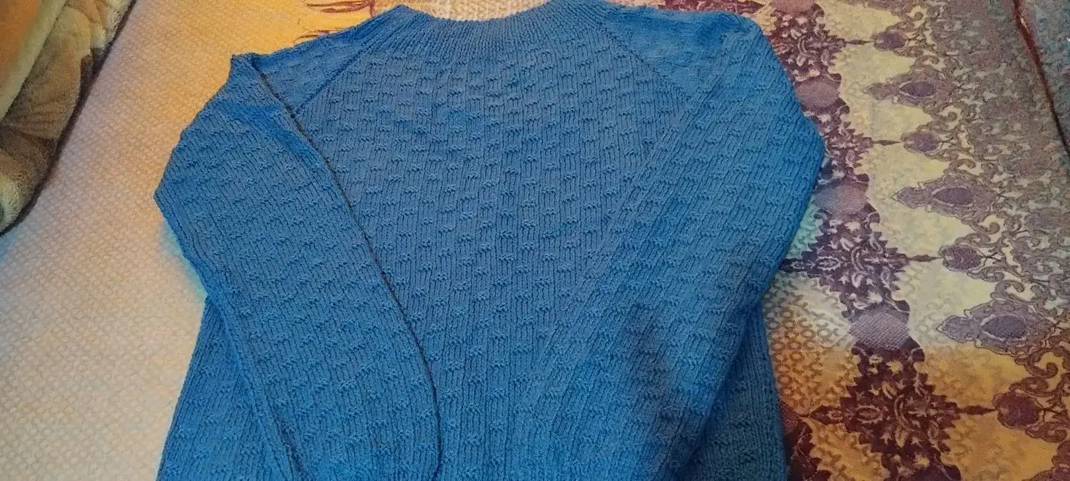 تعدادی پولیورکاموایی دست بافت اسپرت و کت مردانه|لباس|اندیشه, اندیشه فاز ۴|دیوار