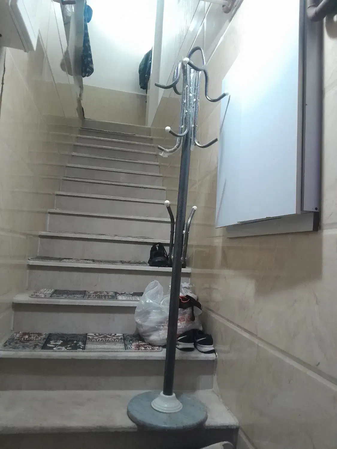 رخت اویز ایستاده|بندرخت و رخت‌آویز|رشت, کوی عرفان|دیوار