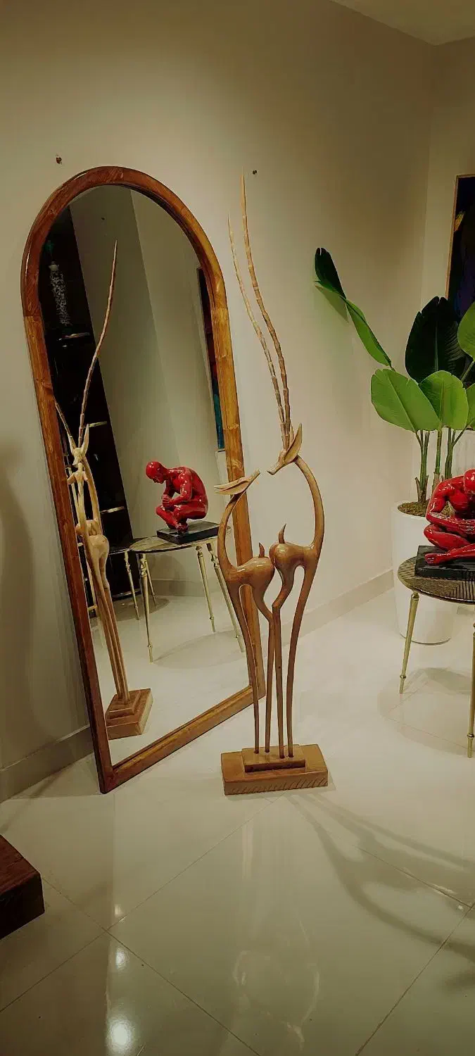 کنار سالنی مجسمه تمام چوب غزال|مجسمه، تندیس، ماکت|تبریز, |دیوار